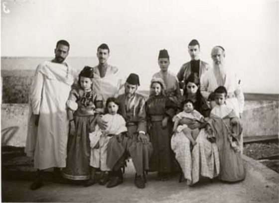 Famile juive de Fes 1905.jpg