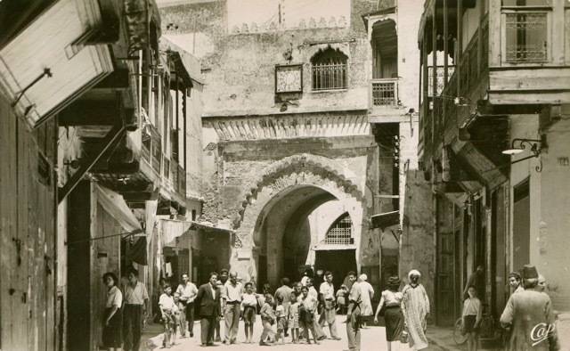 Porte de l'horloge Bab el magana.jpg